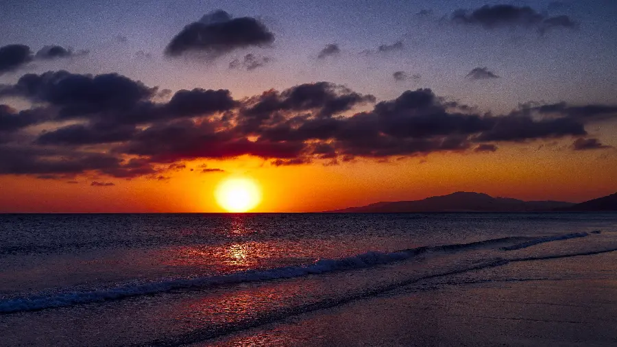 Beach sunset photo in 4K quality
