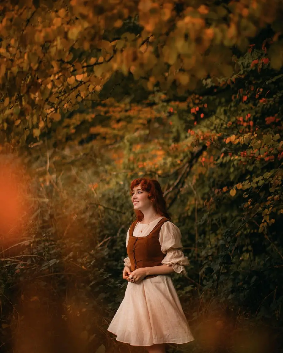 Autumn Mood Girl Photography Pose Example