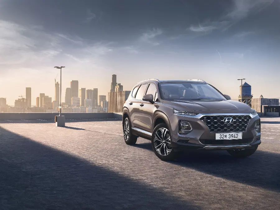 Latest generation Hyundai Santa Fe car photograph