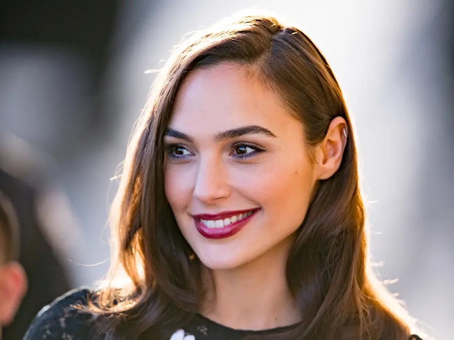 Gal Gadot Laptop Background Download