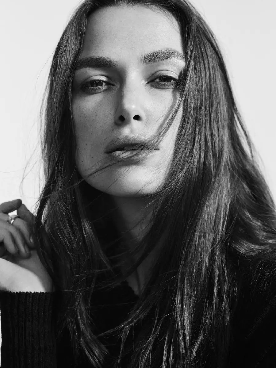Keira Knightley Beautiful Actress Photo - Iconic Look