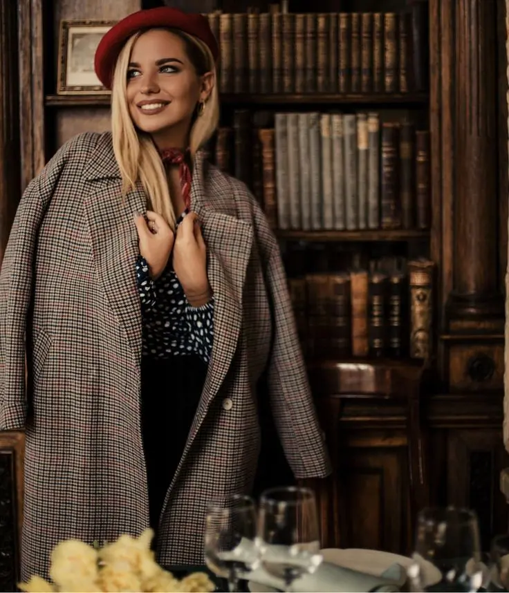 Most beautiful luxury chic girl in library profile picture