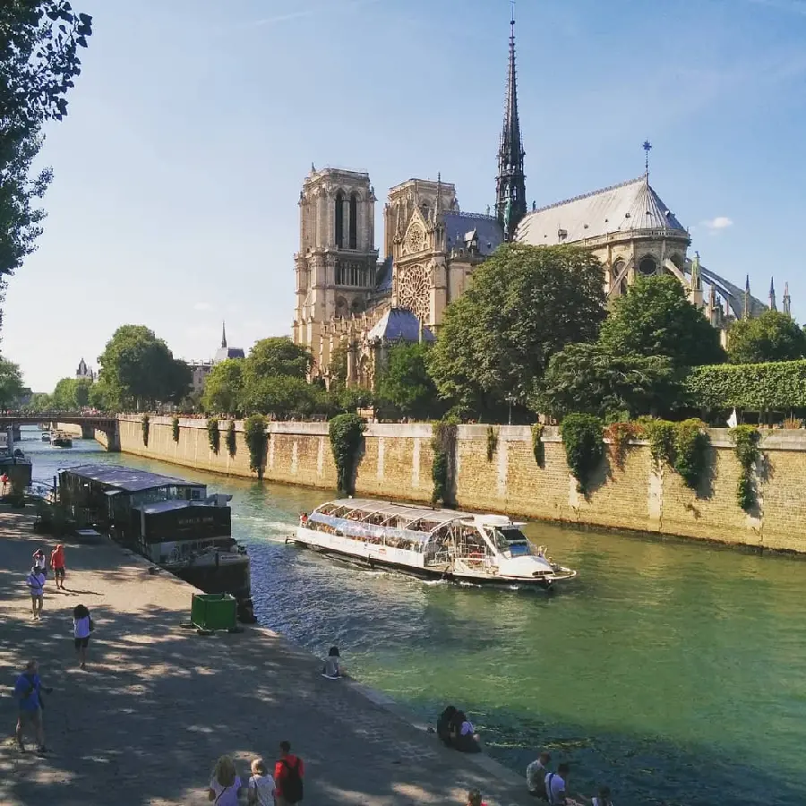 High Quality Photo of Notre Dame Cathedral Building