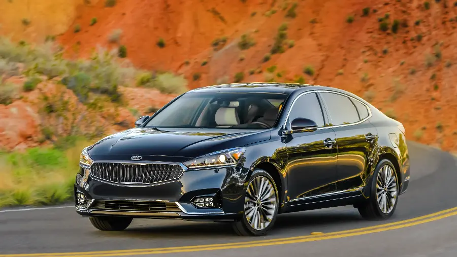 Kia Cadenza full-size luxury sedan photo premium quality