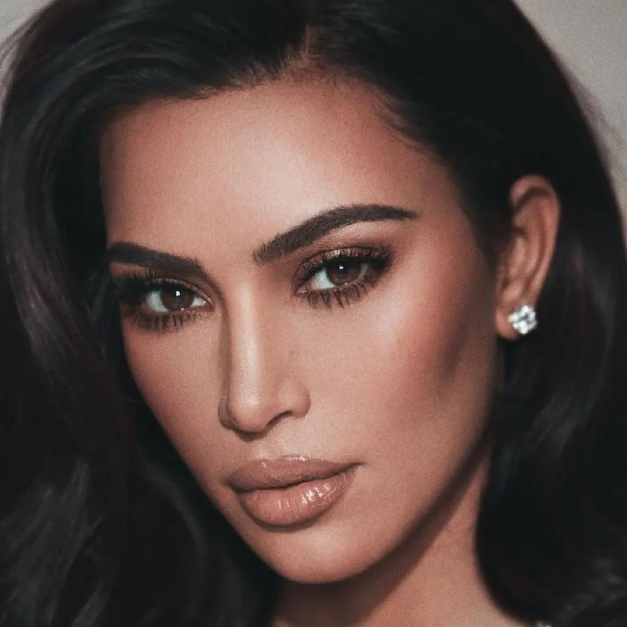 Download Photo of Famous Kim Kardashian Beauty Industry Icon