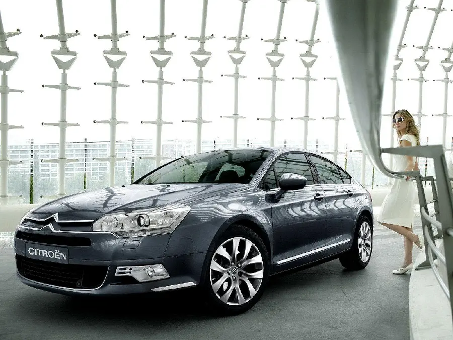 New Citroen car picture with beautiful color and styling