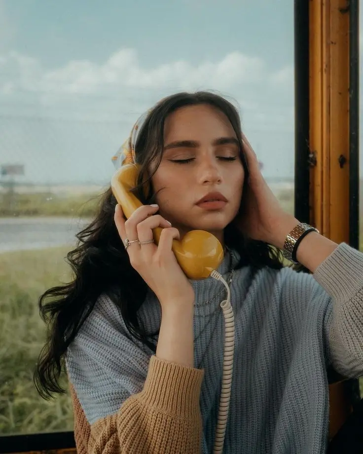 Download elegant female model pose with vintage telephone