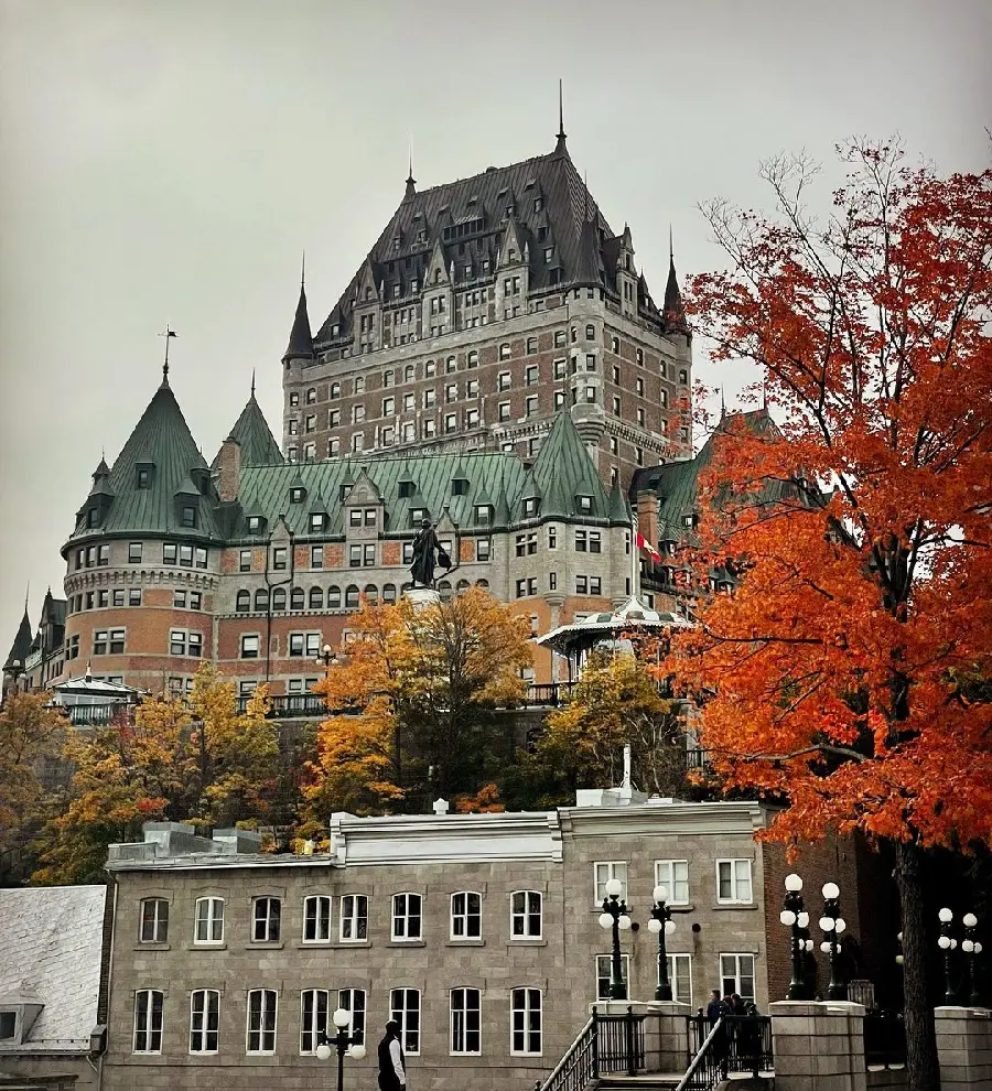 Fairmont Le Chateau Frontenac HD Photo for Presentations