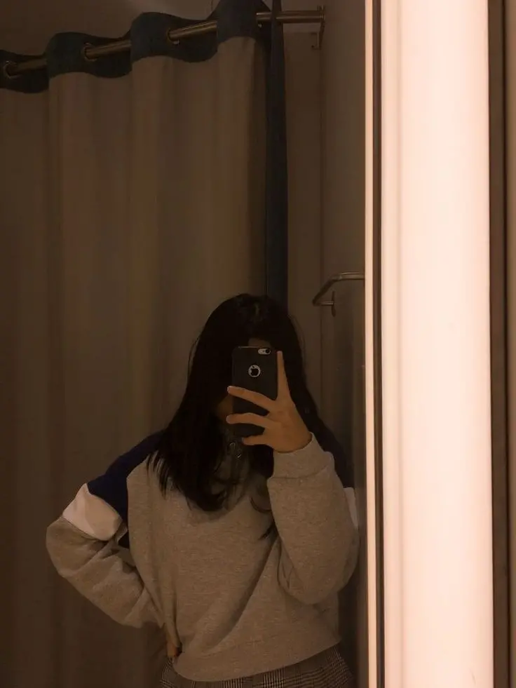 Iranian girl mirror profile picture no face best quality