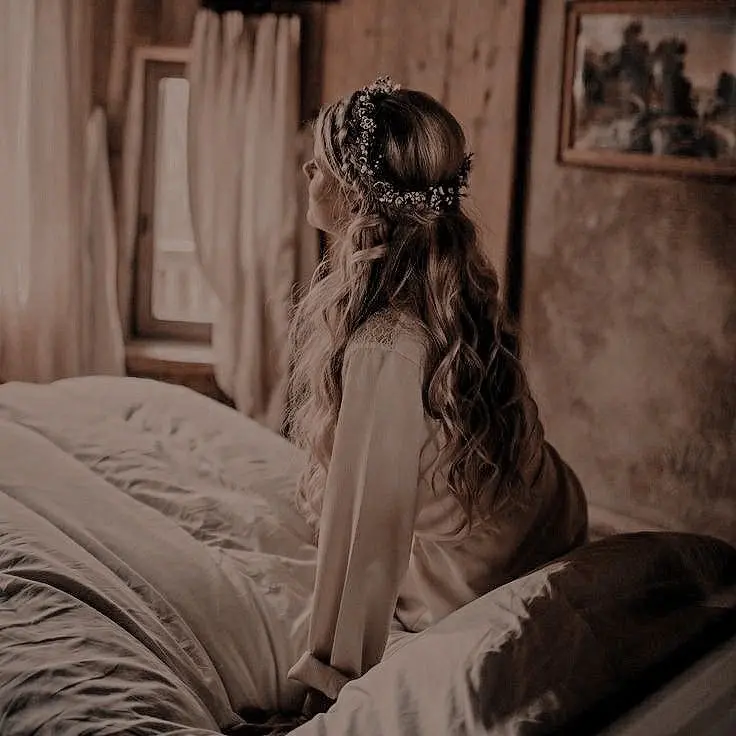 Wallpaper of beautiful princess in magnificent palace room