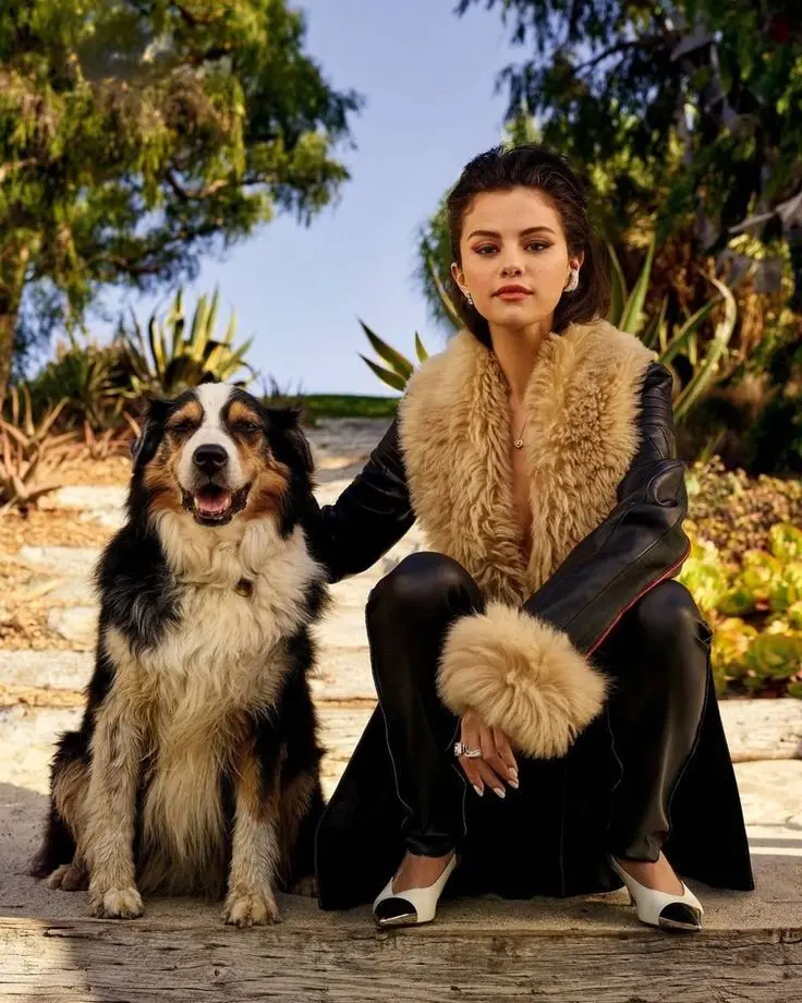 Selena Gomez Social Media Profile Picture Ideas
