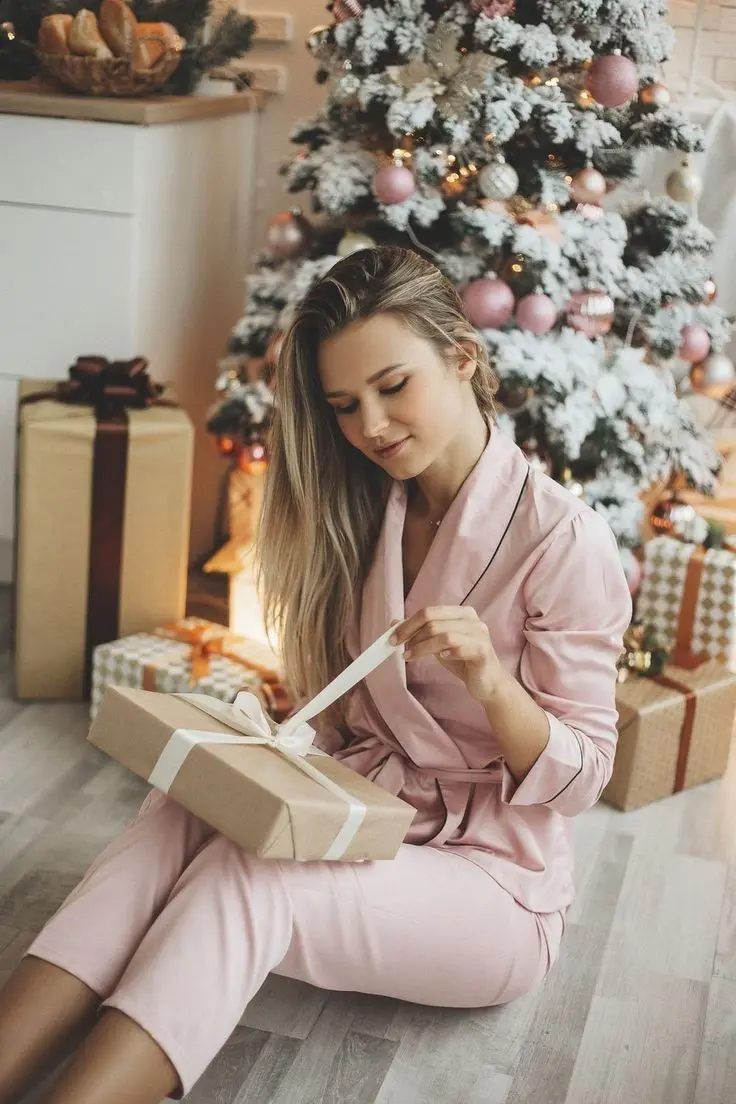 Unique attractive Christmas profile picture for girls
