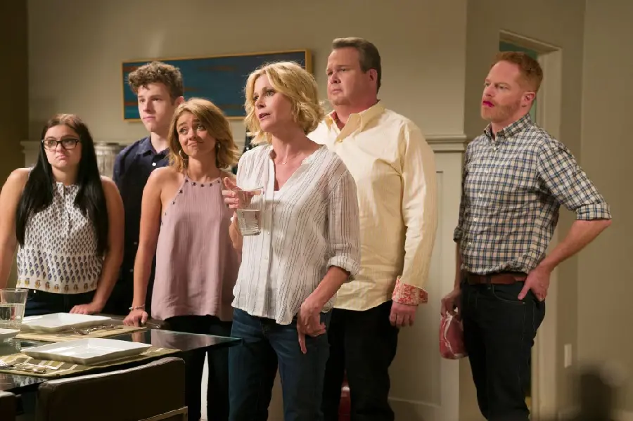 Modern Family Full HD Quality Photo Premium