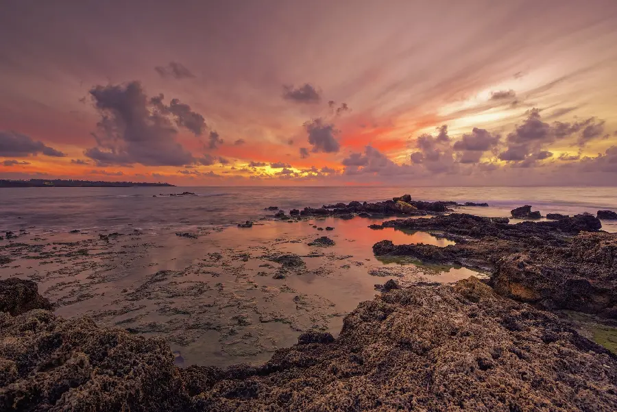 Golden orange sunset Windows 11 wallpaper