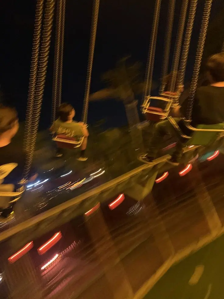 Rare night amusement park profile picture in HD quality