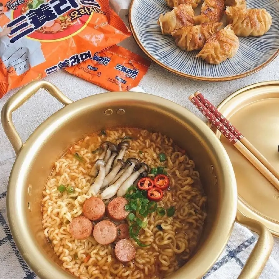Best Quality Korean Noodle Soup Photo