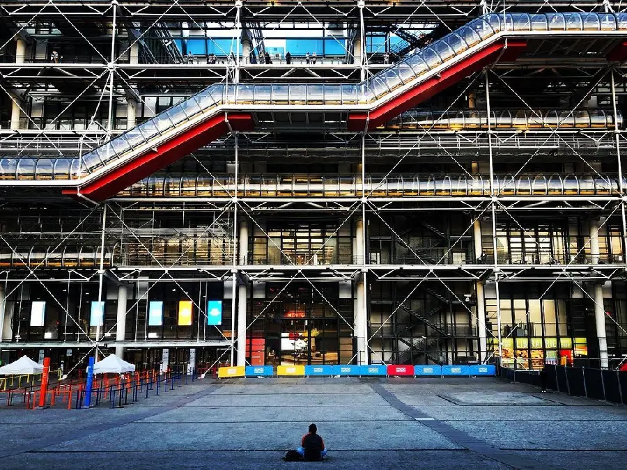 Colorful Georges Pompidou Center Photo Showcasing Exterior Design