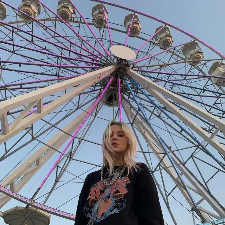 Cool girl at amusement park ultra quality profile picture