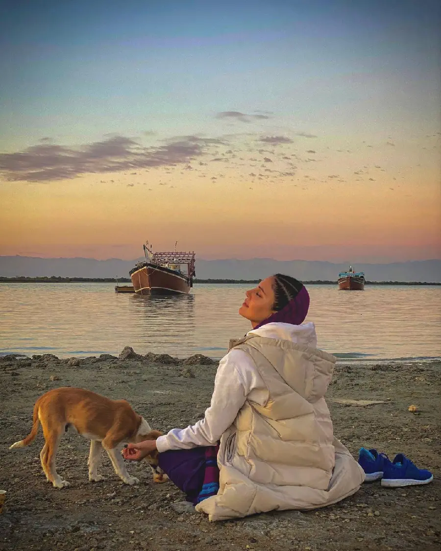 Elnaz Shakerdoost Beach Photos