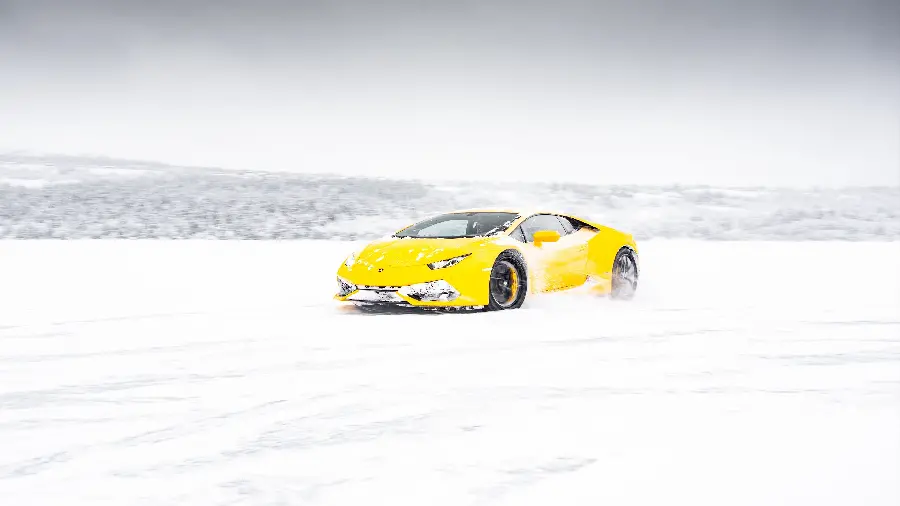 Lamborghini Aventador in Snow High Quality Wallpaper