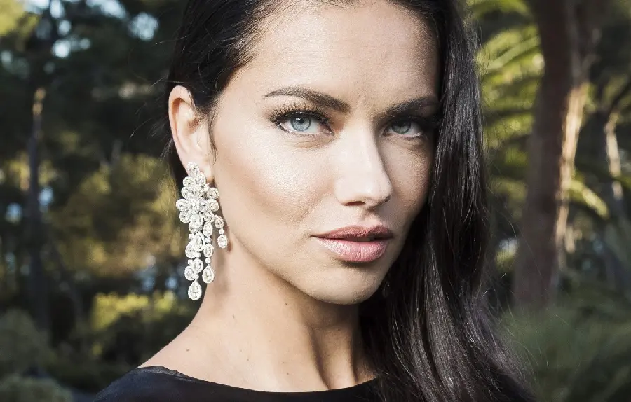 Adriana Lima HD Quality Photoshoot Images