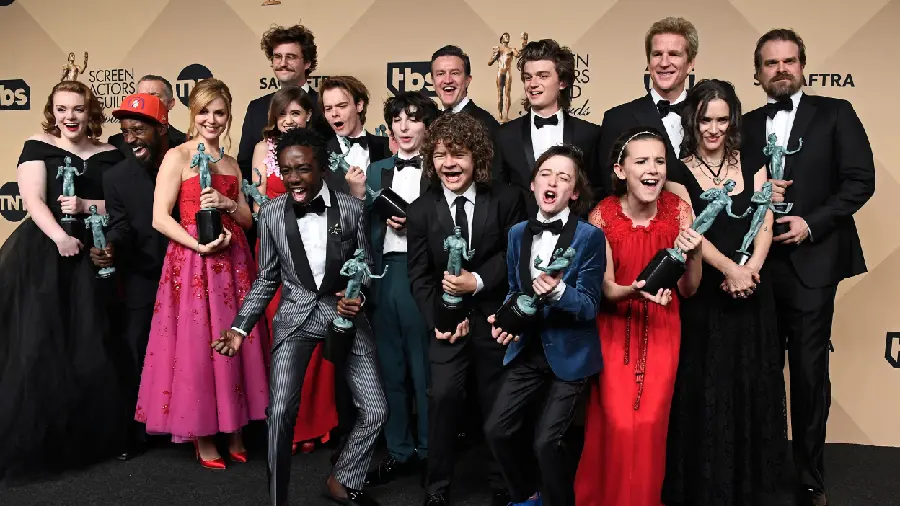 Stranger Things Cast Awards HD Photo Premium