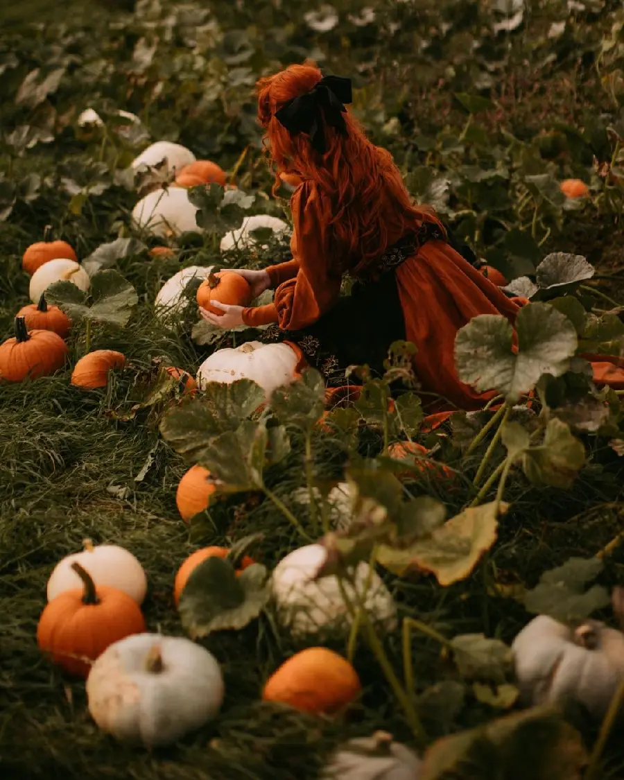 Artistic photography pose in pumpkin farm setting