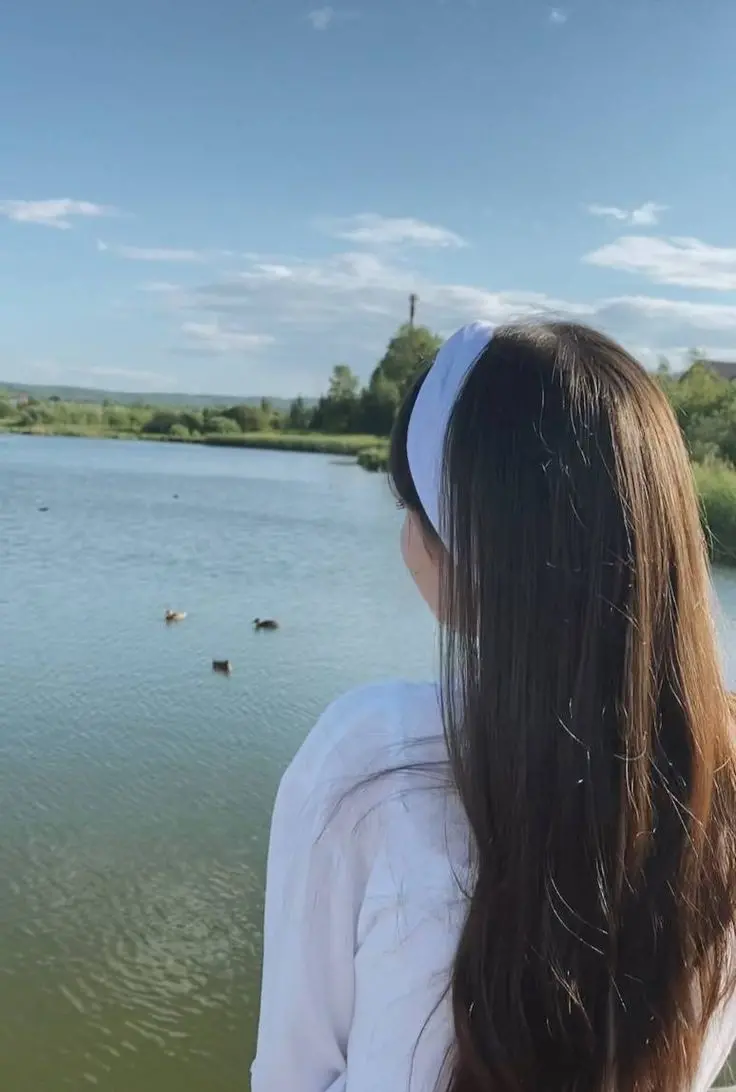 High quality faceless girl picture for profile download