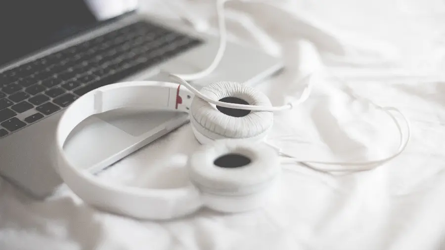 Headphones and Laptop Themed Windows Desktop Background