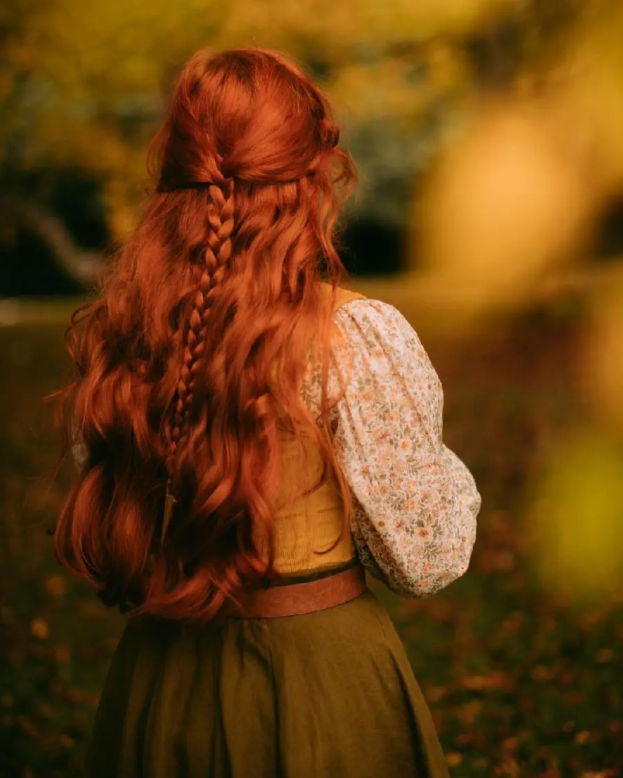Single Girl Autumn Photography Pose Example