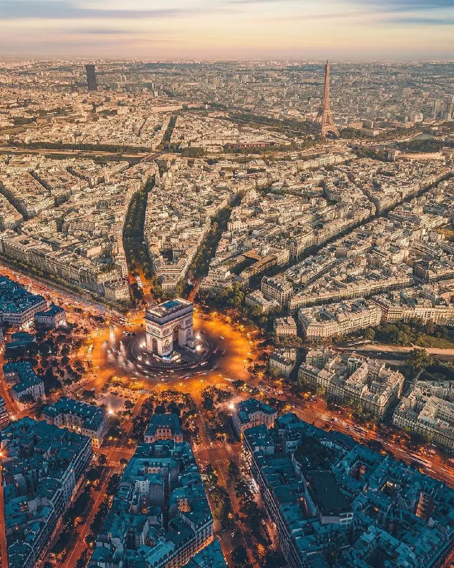 Download Photo Of Arc De Triomphe Majestic French Monument