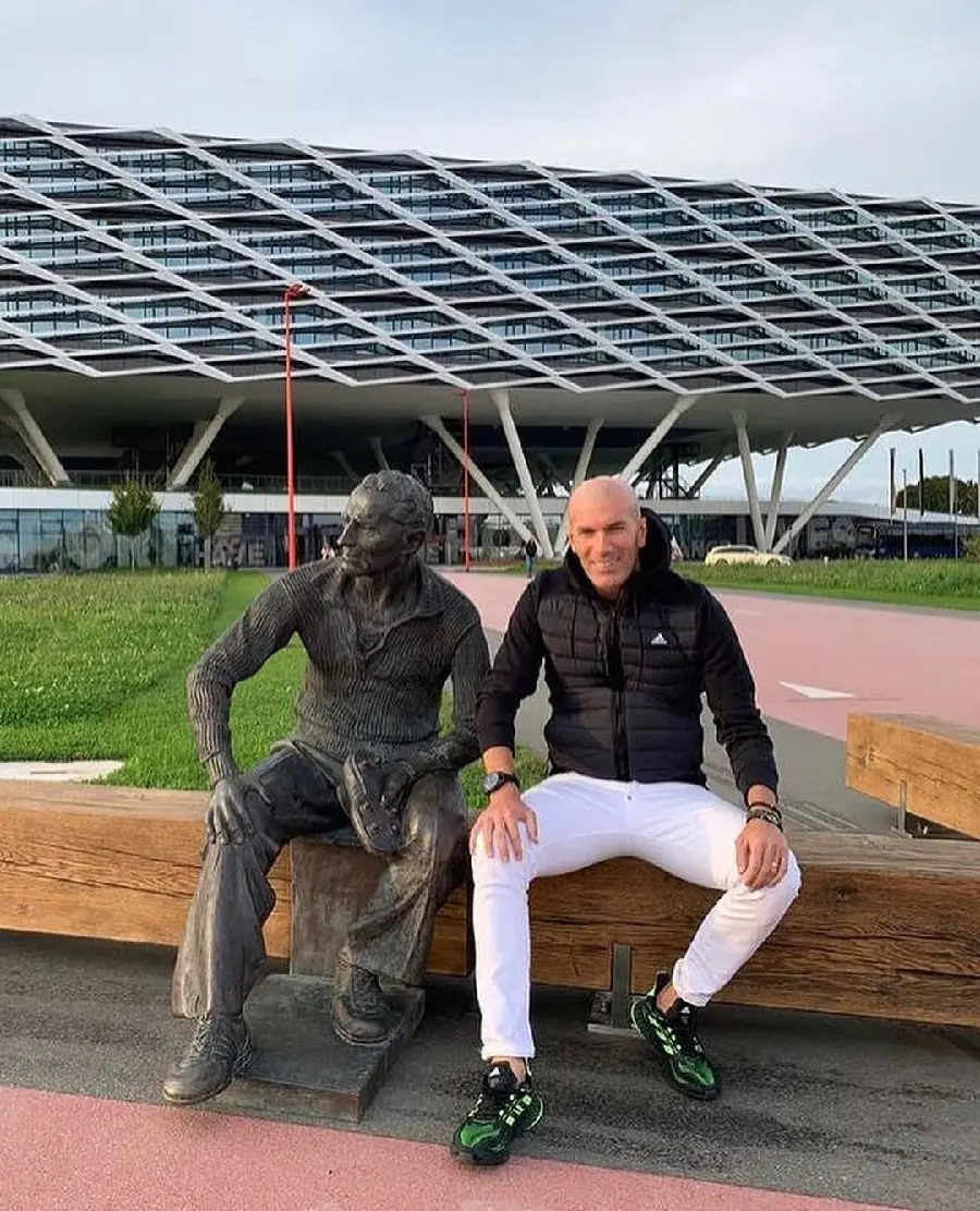 Photo And Wallpaper Of Zinedine Zidane With Exceptional Skills