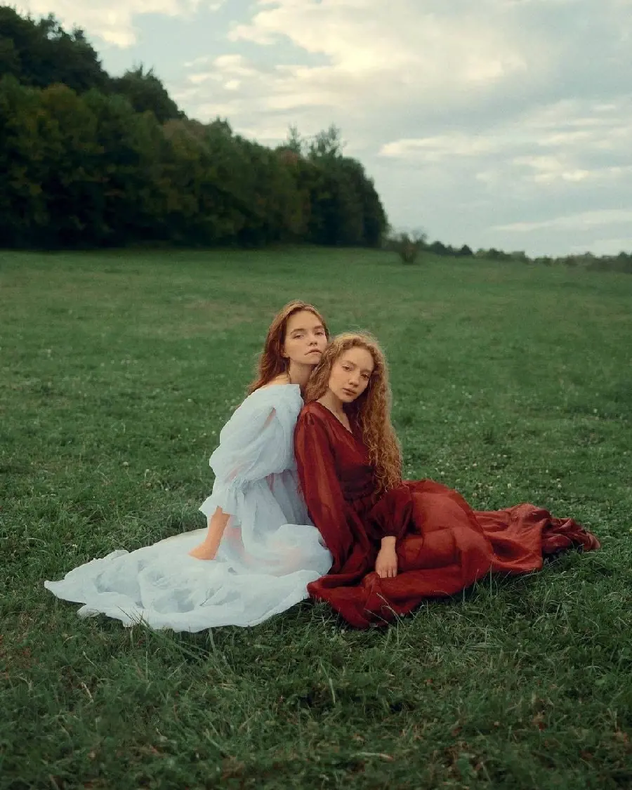 Cool girls photography poses in nature artistic concepts