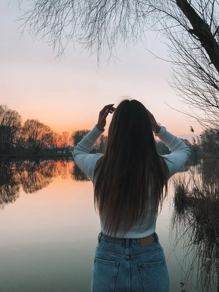 Stylish faceless girl profile picture with excellent quality