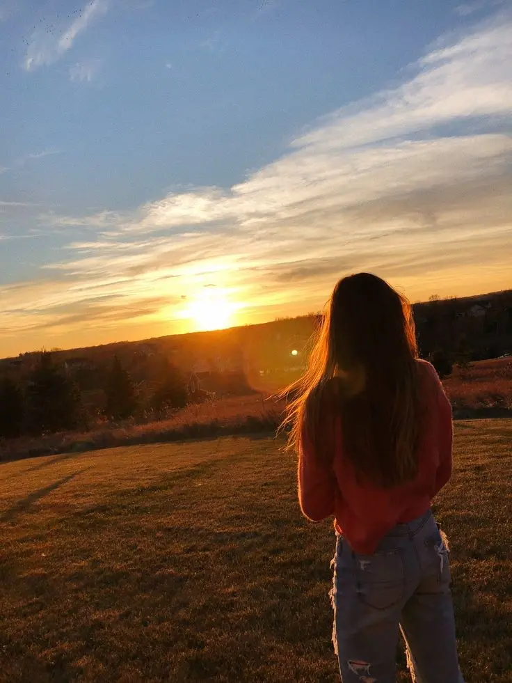 Girl Profile Picture from Behind at Sunset for Instagram