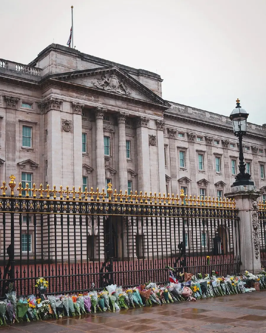 Buckingham Palace London photo