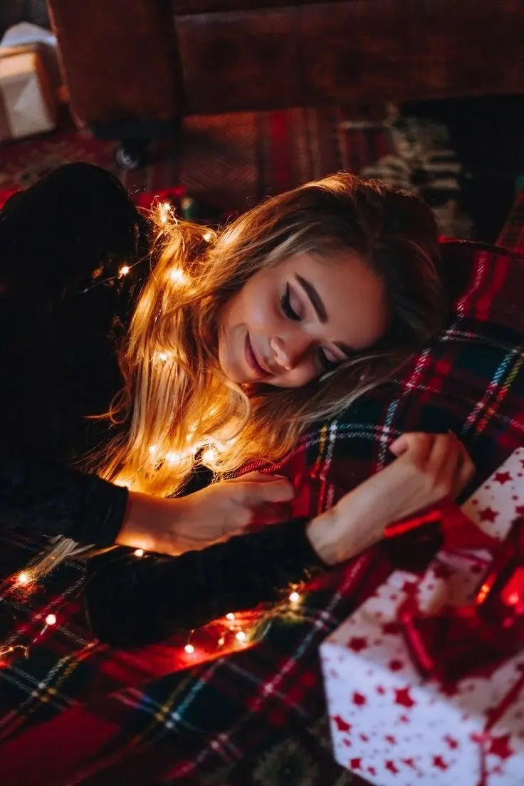 Attractive special Christmas profile picture for beautiful ladies