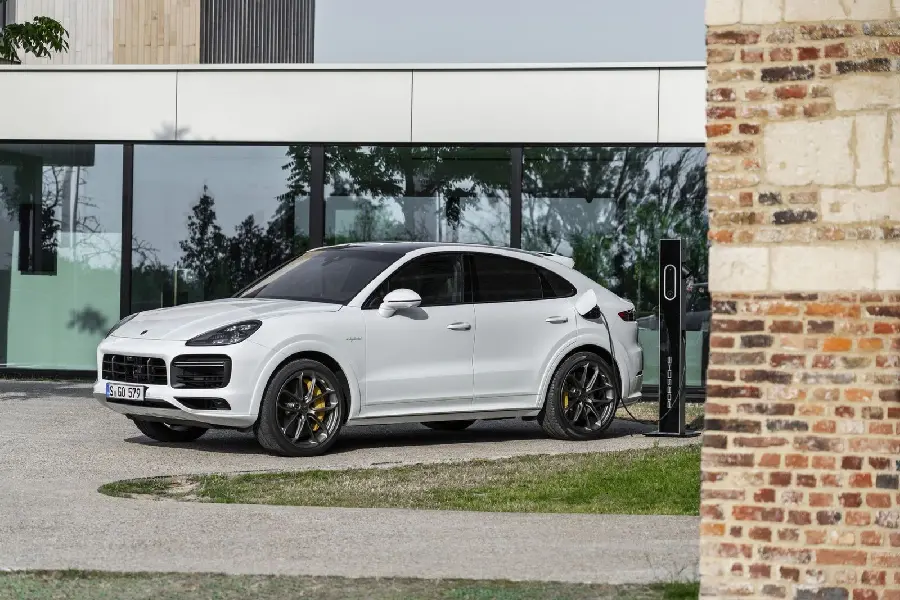 Porsche Cayenne Hybrid 2020 HD Photo
