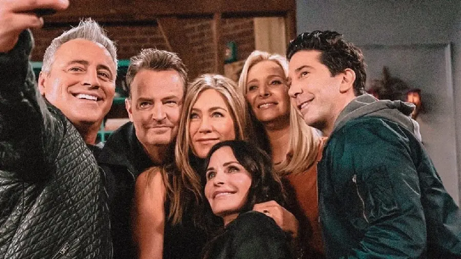 Newest Friends Cast Reunion Photo After 16 Years