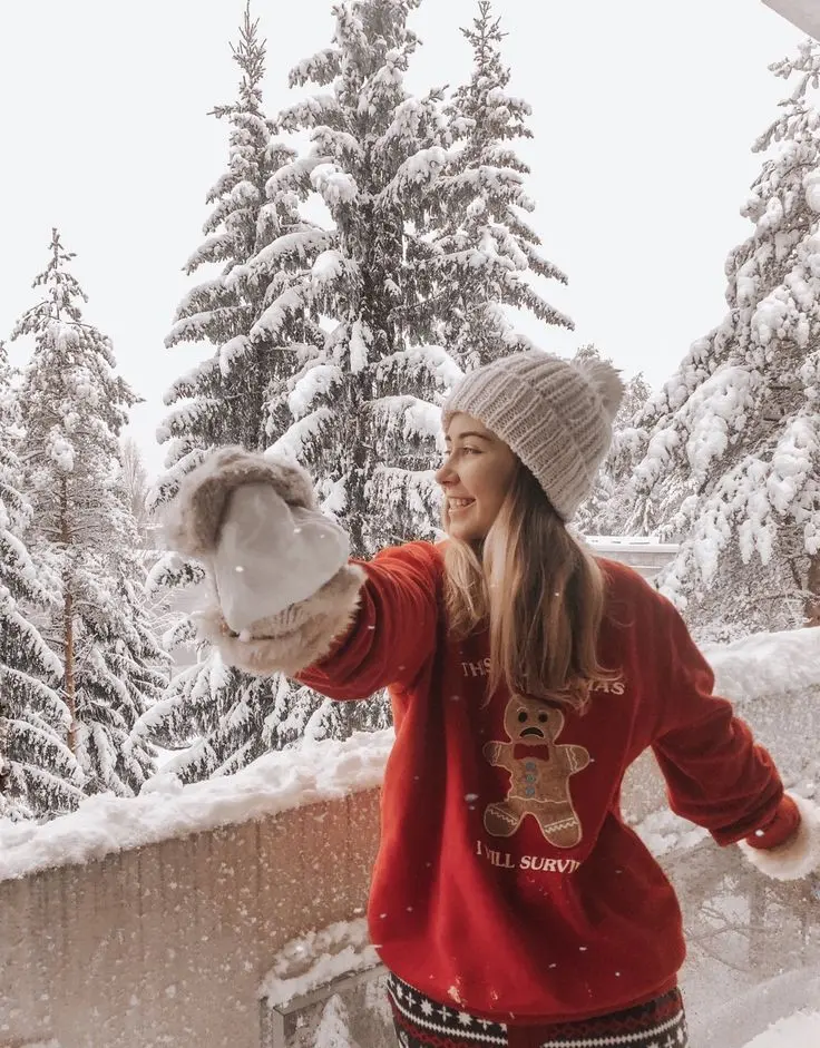 Winter girl profile picture without text for social media accounts