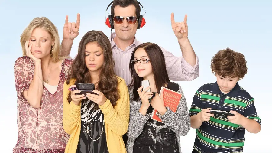 Dunphy Family Modern Family HD Photo