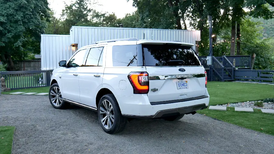 Ford Expedition High Quality Background Photo