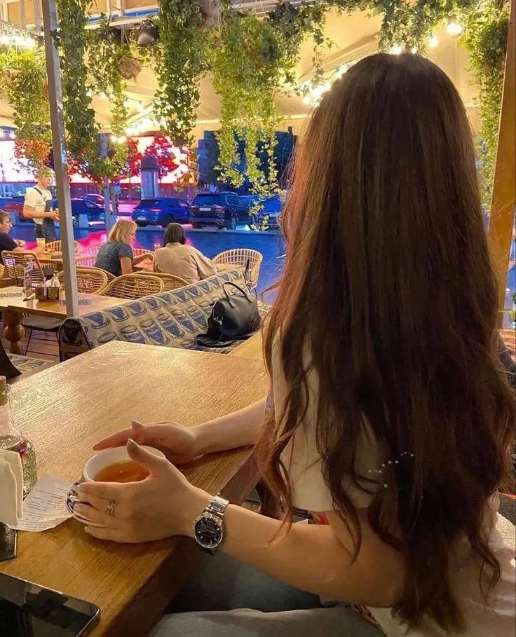Charming faceless girl picture for social media profiles