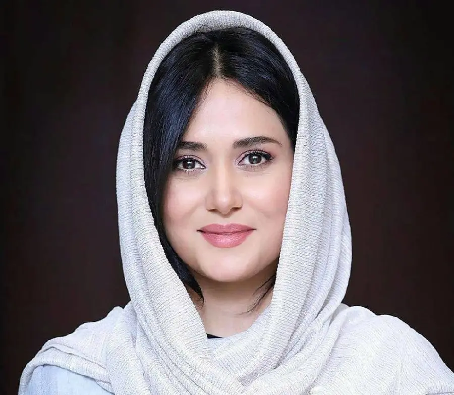 Prinaz Izadiar With White Scarf - Beautiful Professional Photo