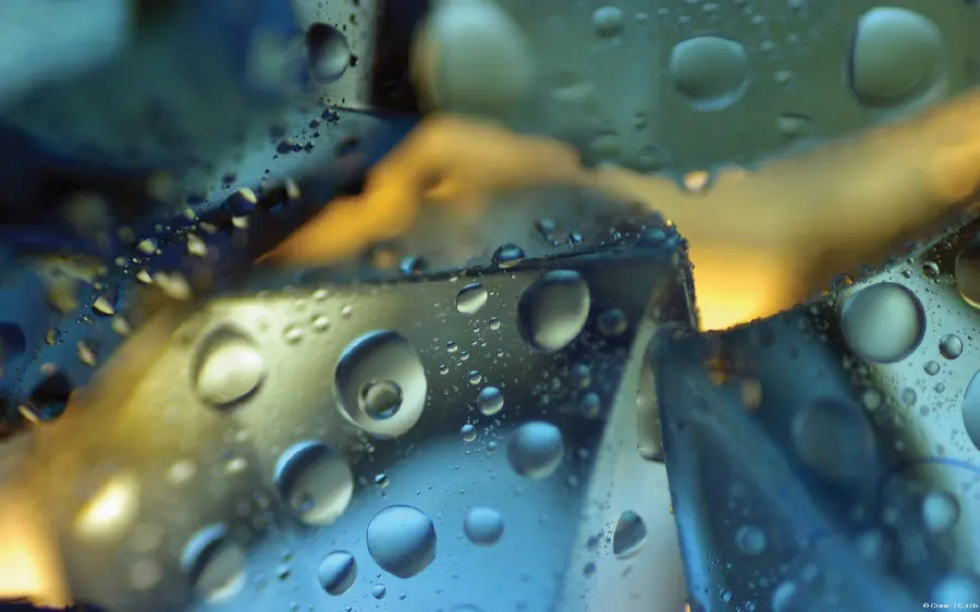 Interesting close-up of water drops in full HD quality