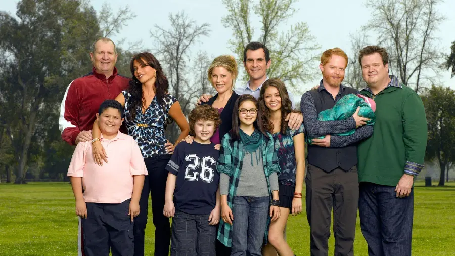 Modern Family Wallpaper For Devices HD Quality