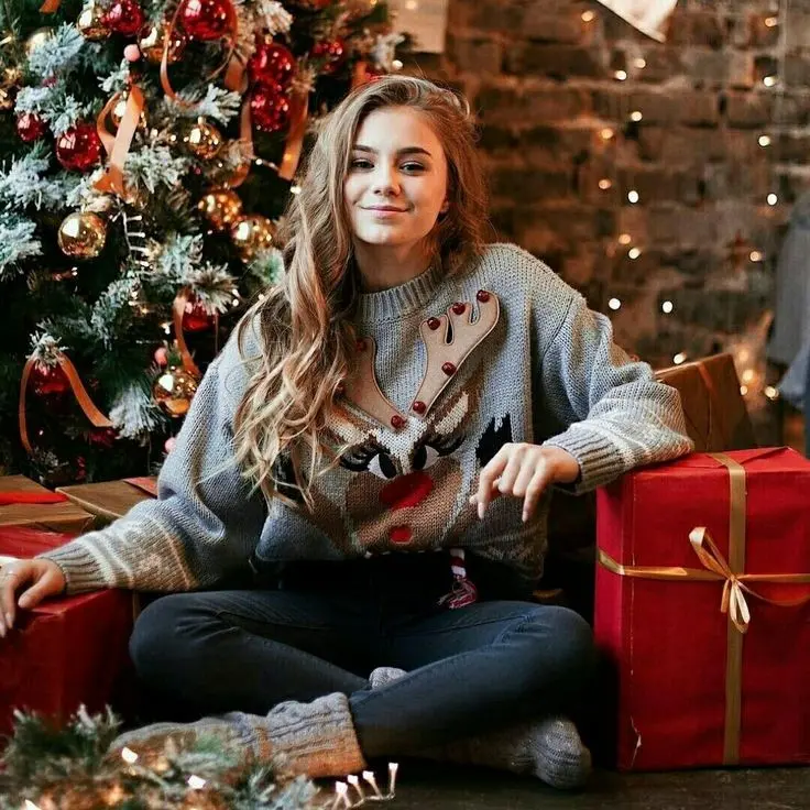 High quality Christmas profile picture for stylish girls