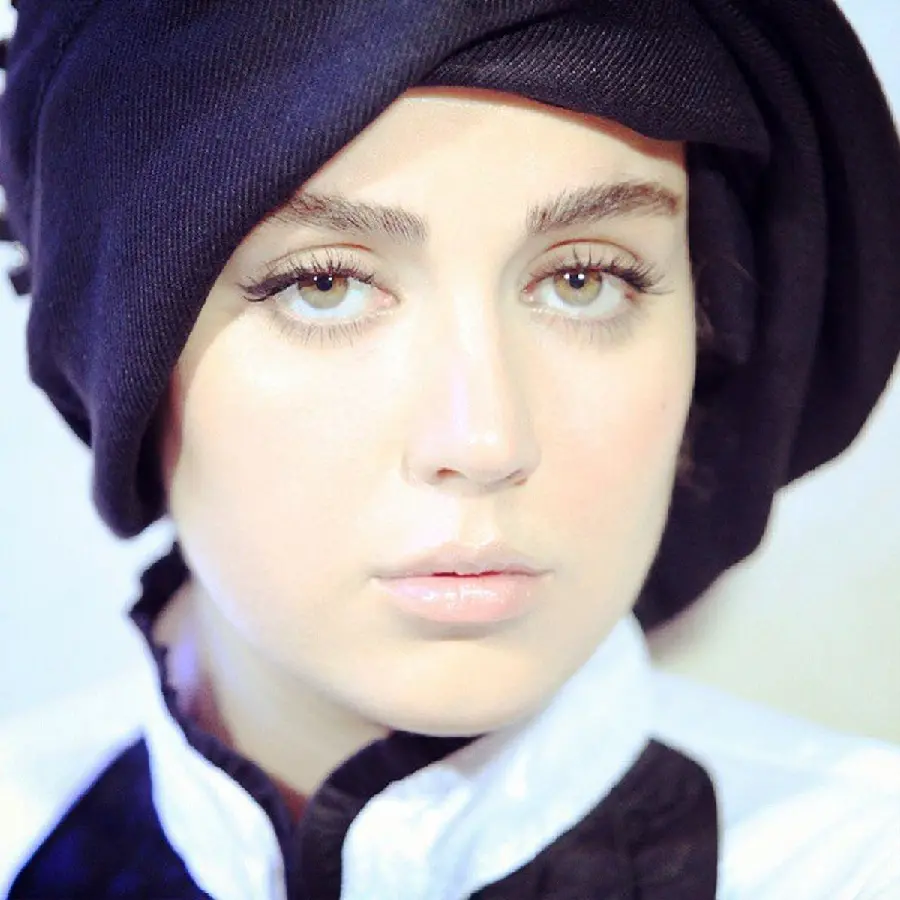 Afsaneh Pakroo Profile Background Picture