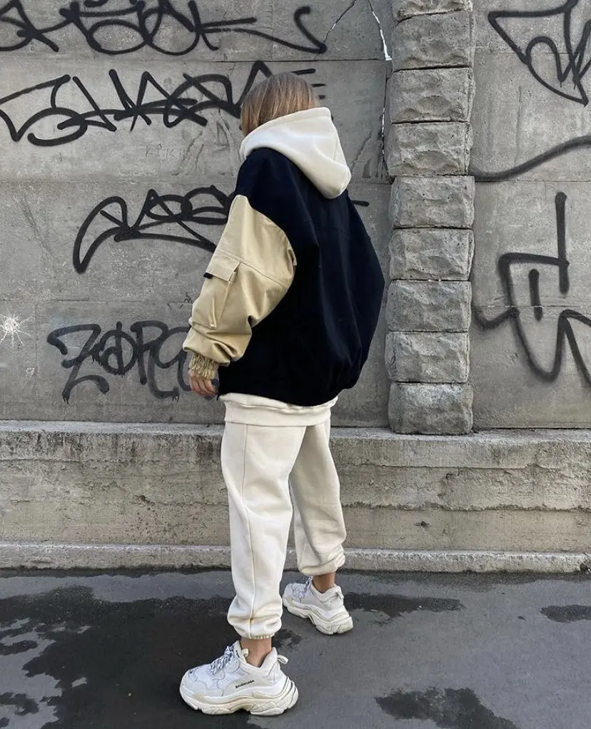 4K sweatpants image for International Sweatpants Day celebration
