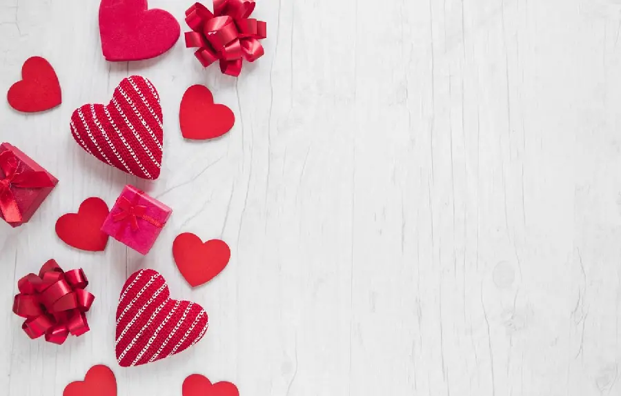Heart and Gift Box Wallpaper for Text - Cute and High Quality